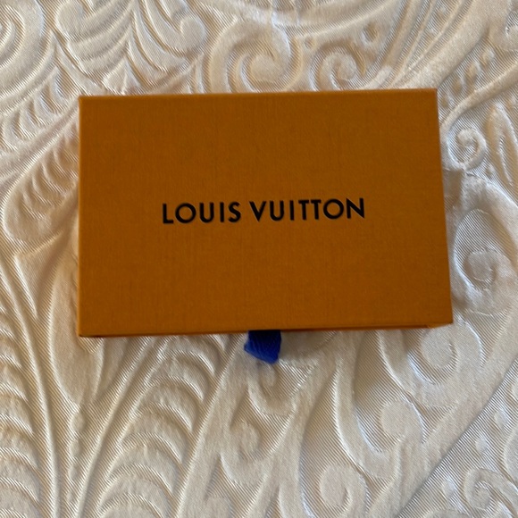 Louis Vuitton Box with Canvas Sack - Picture 1 of 3